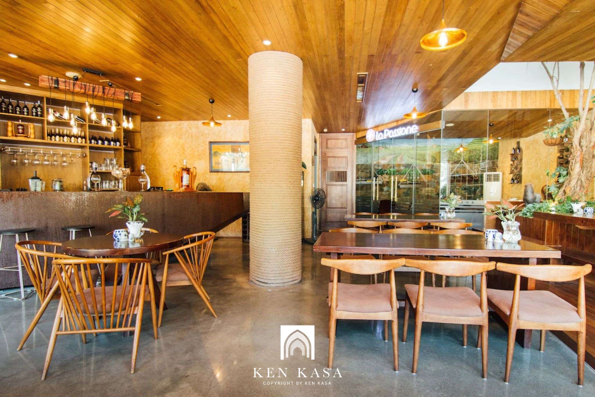 Không gian bar và nhà hàng được liên kết với nhau